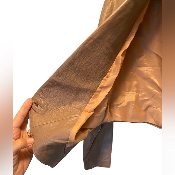 Cropped leather jacket. - Picture 5 of 7